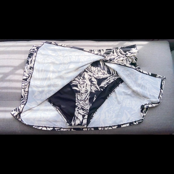 Catalina women’s skirted bottom swimwear - Picture 2 of 9